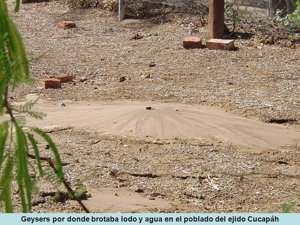 Geysers por donde brotaba lodo y agua en el poblado del ejido Cucapáh