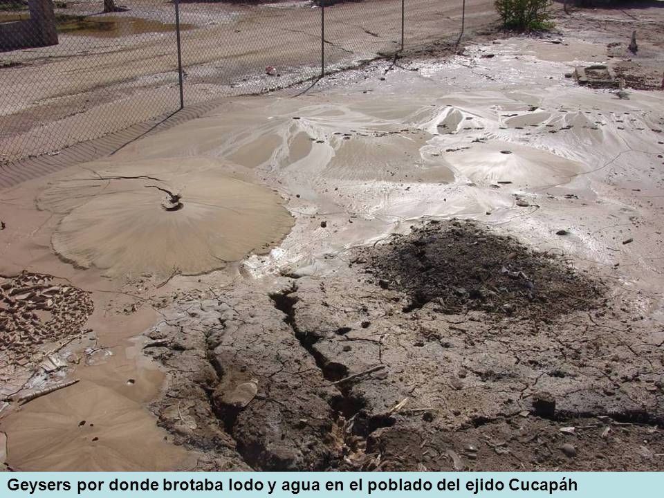Geysers por donde brotaba lodo y agua en el poblado del ejido Cucapáh