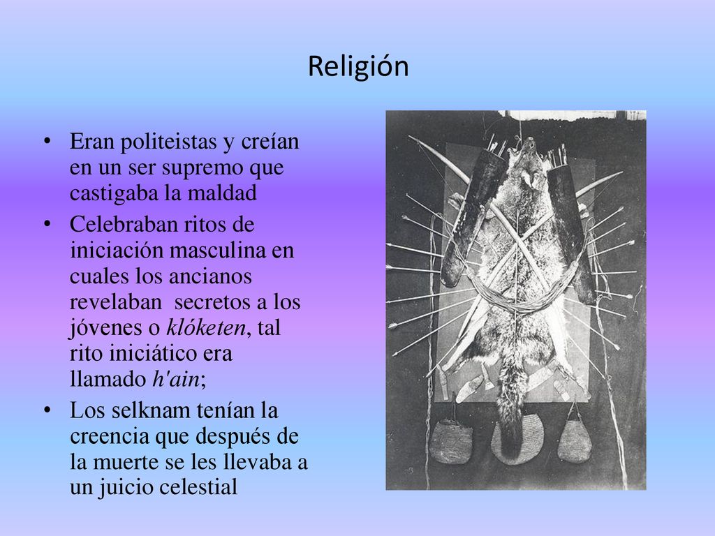 Religión Eran politeistas y creían en un ser supremo que castigaba la maldad.