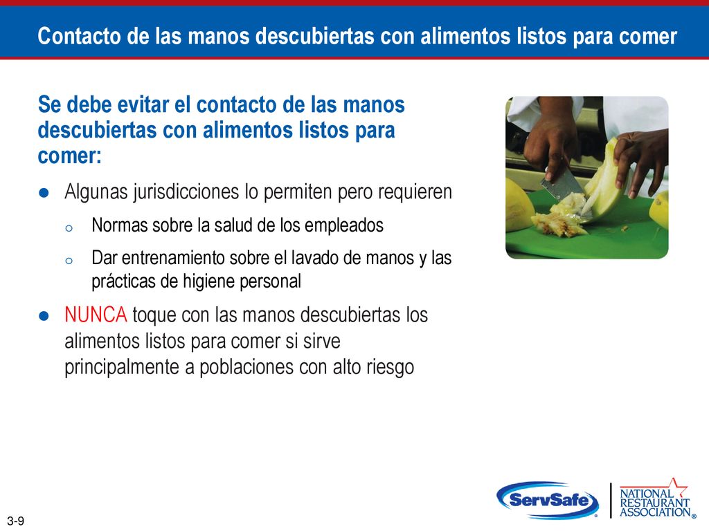 Contacto de las manos descubiertas con alimentos listos para comer