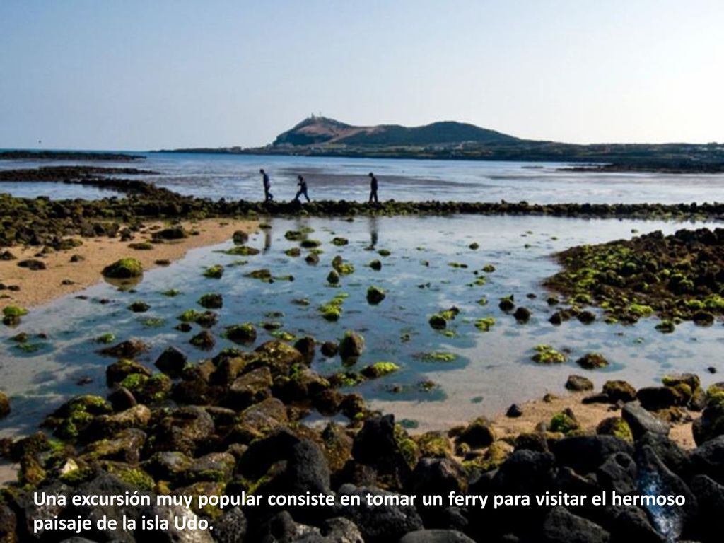 Una excursión muy popular consiste en tomar un ferry para visitar el hermoso paisaje de la isla Udo.