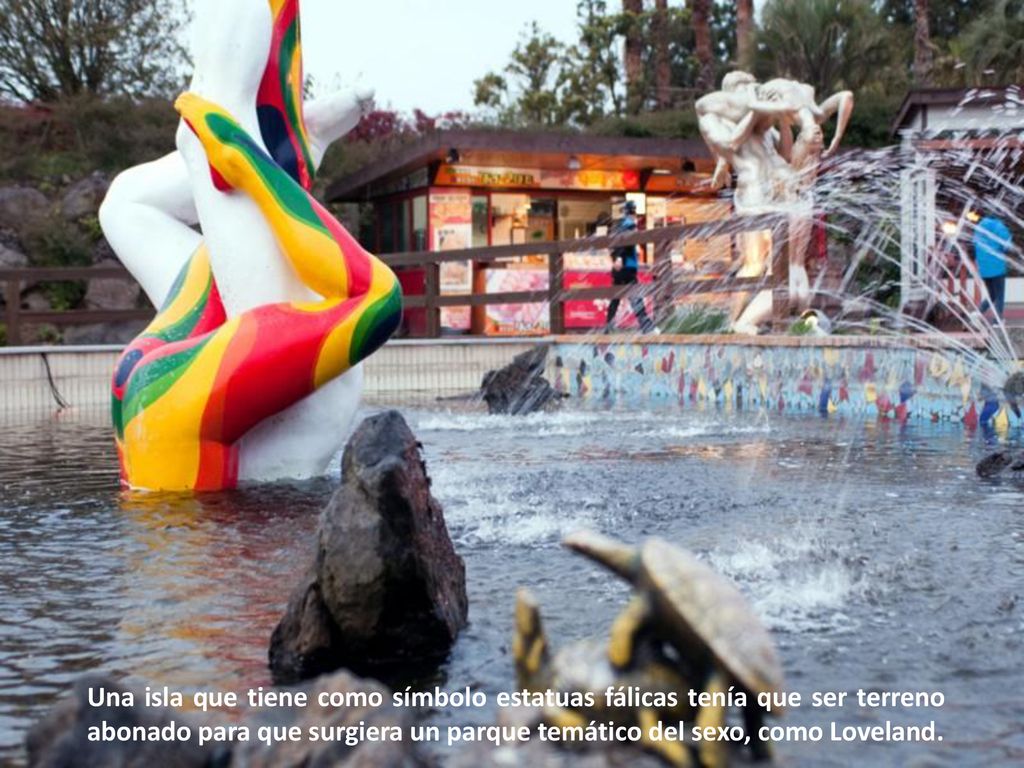 Una isla que tiene como símbolo estatuas fálicas tenía que ser terreno abonado para que surgiera un parque temático del sexo, como Loveland.