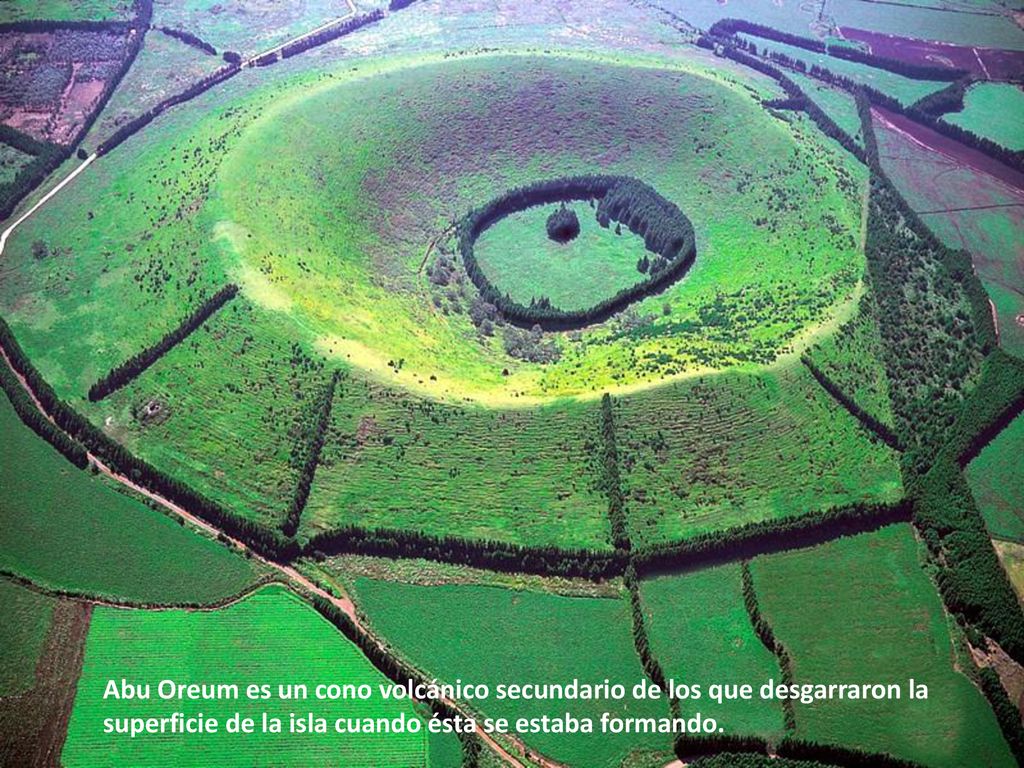 Abu Oreum es un cono volcánico secundario de los que desgarraron la superficie de la isla cuando ésta se estaba formando.