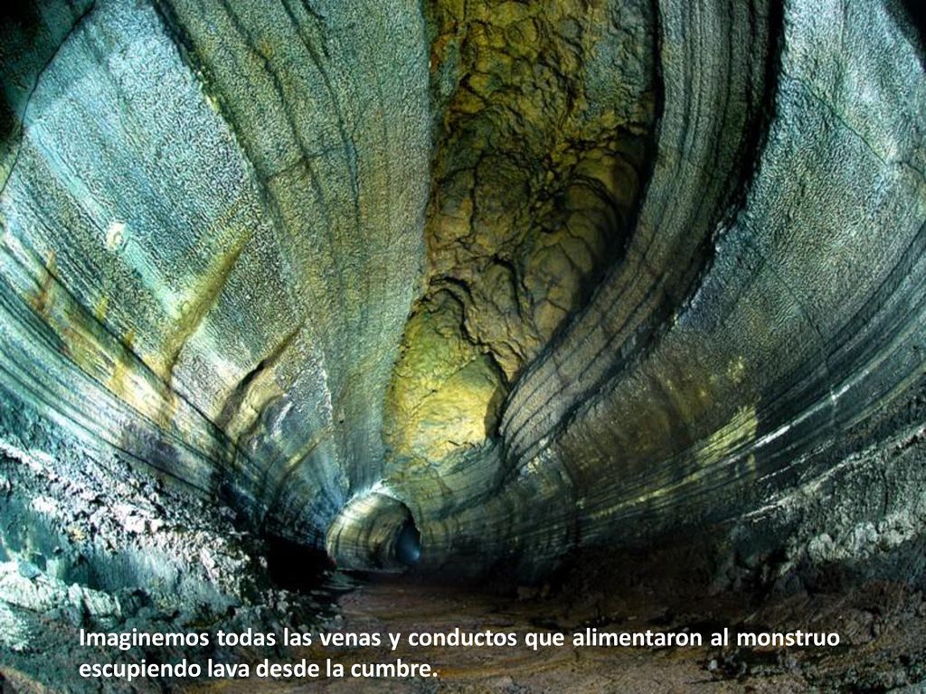 Imaginemos todas las venas y conductos que alimentaron al monstruo escupiendo lava desde la cumbre.