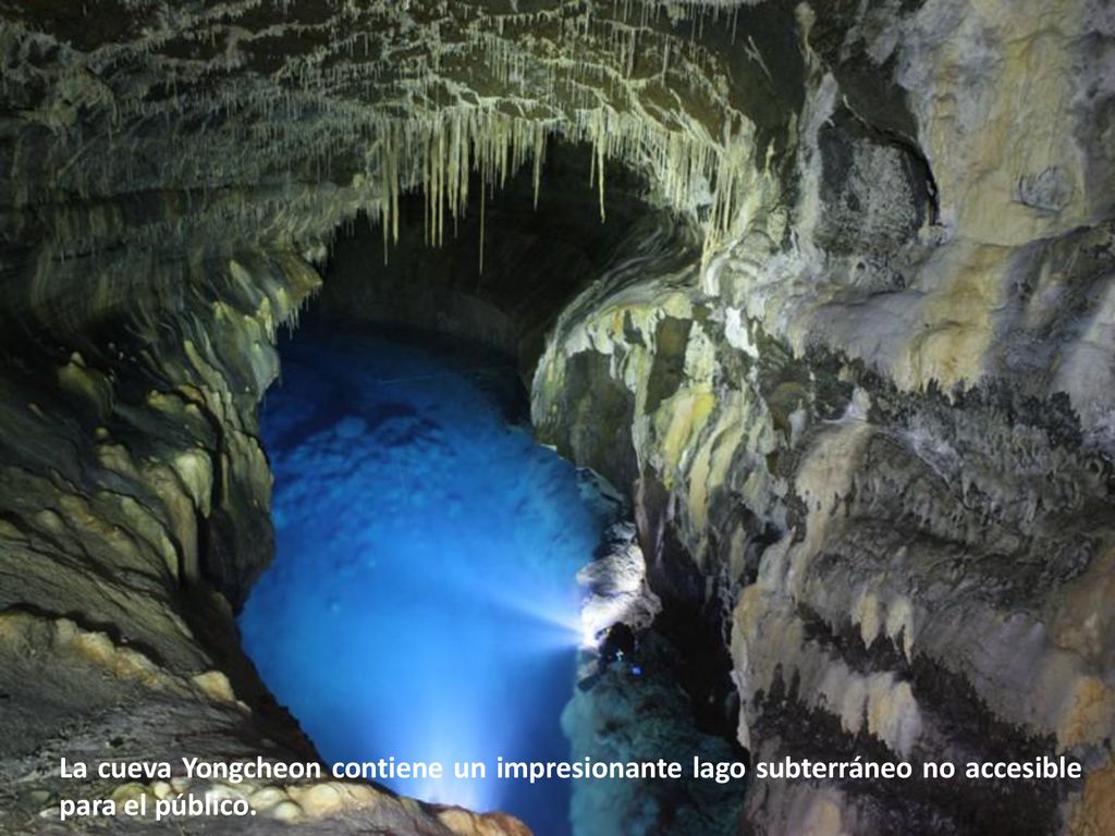 La cueva Yongcheon contiene un impresionante lago subterráneo no accesible para el público.