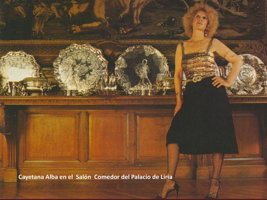 Cayetana Alba en el Salón Comedor del Palacio de Liria