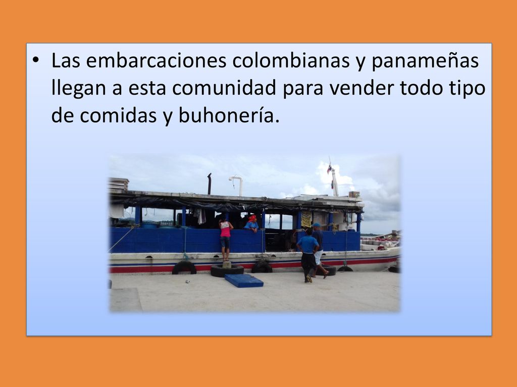 Las embarcaciones colombianas y panameñas llegan a esta comunidad para vender todo tipo de comidas y buhonería.