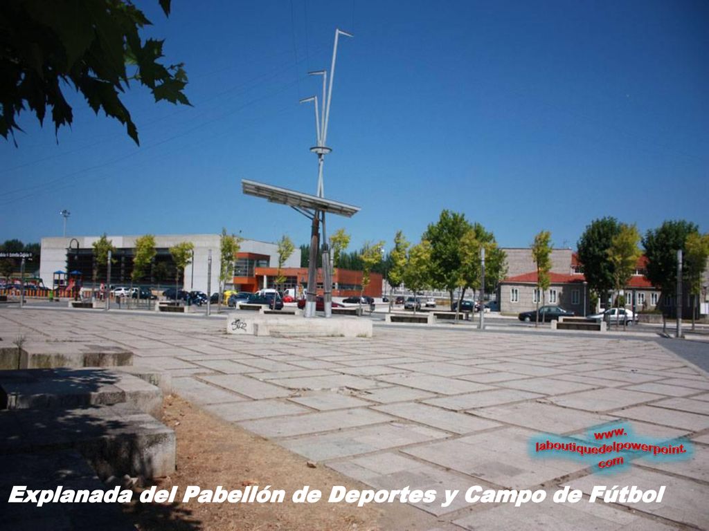 Explanada del Pabellón de Deportes y Campo de Fútbol