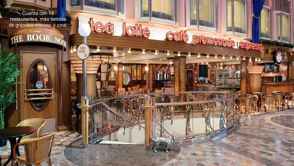 Cuenta con 18 restaurantes, más tiendas de grandes marcas, y cine.