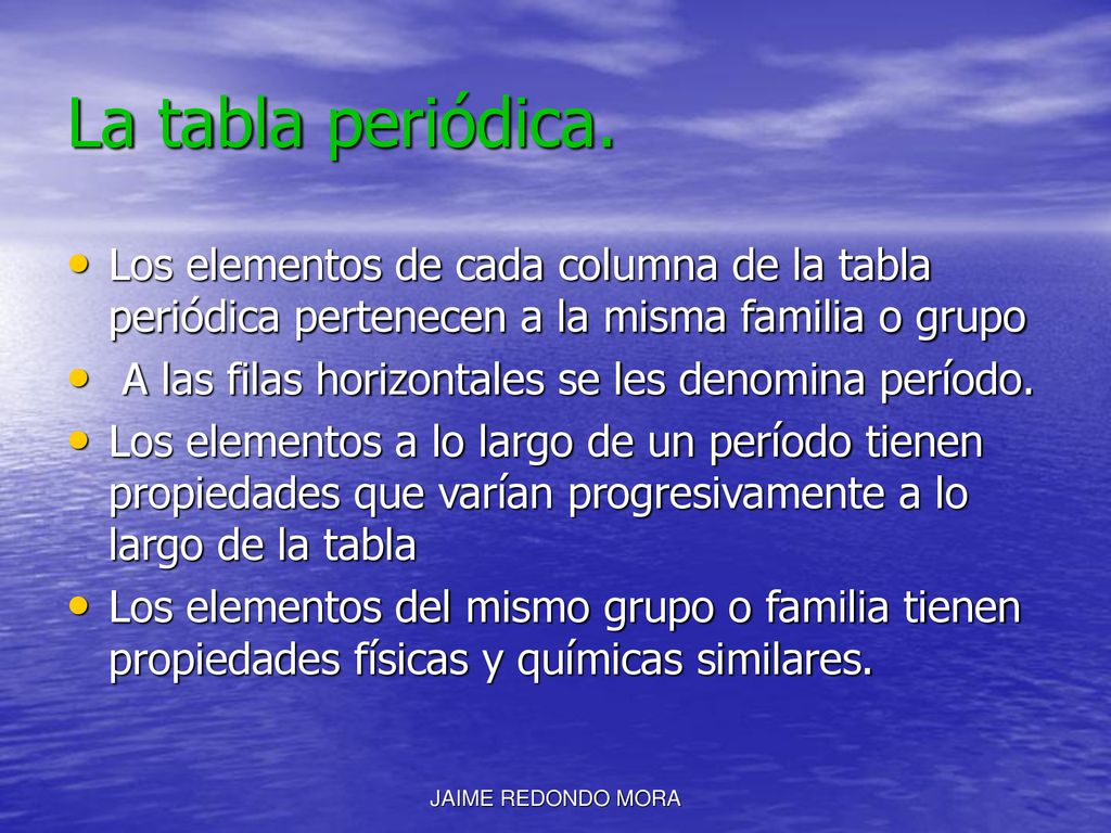 La tabla periódica. Los elementos de cada columna de la tabla periódica pertenecen a la misma familia o grupo.