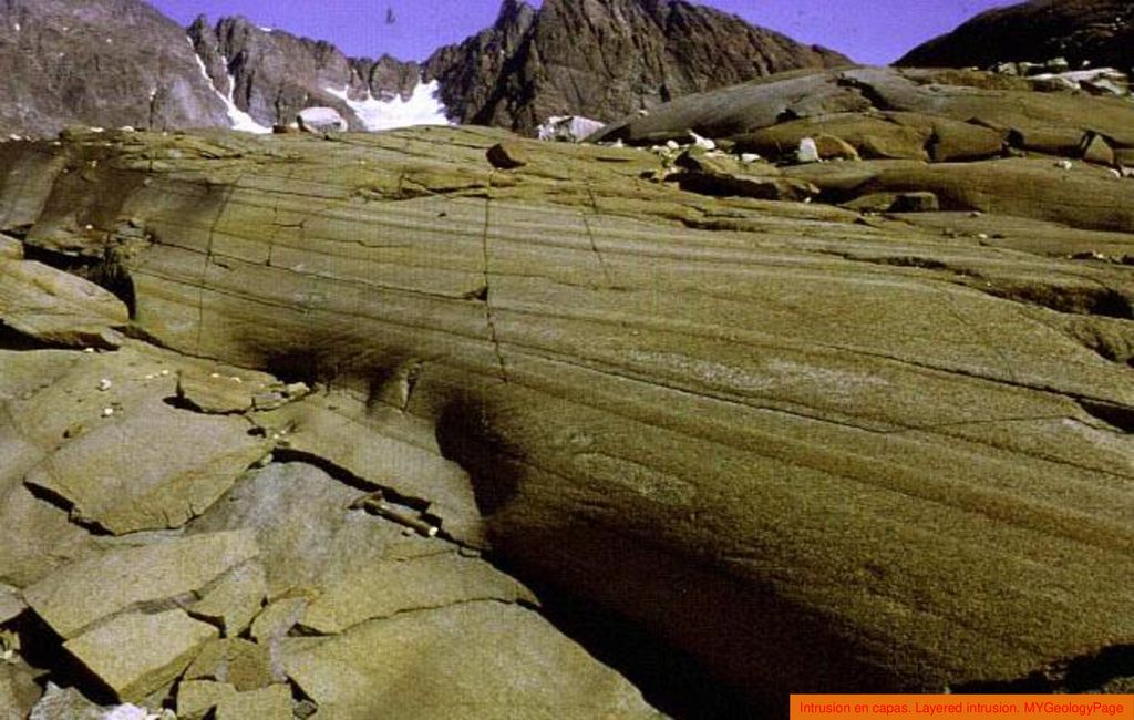 Intrusion en capas. Layered intrusion. MYGeologyPage