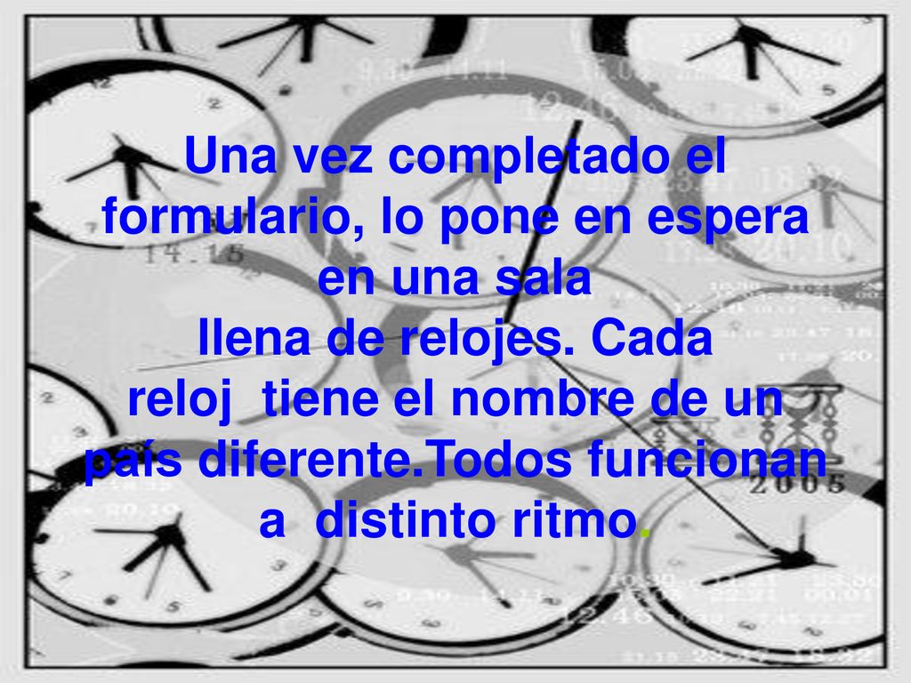 Una vez completado el formulario, lo pone en espera en una sala llena de relojes.