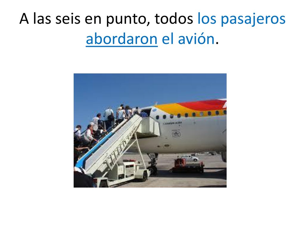A las seis en punto, todos los pasajeros abordaron el avión.