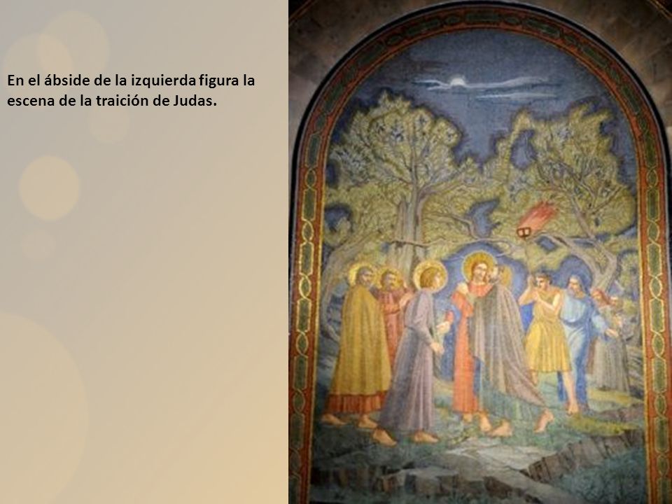En el ábside de la izquierda figura la escena de la traición de Judas.