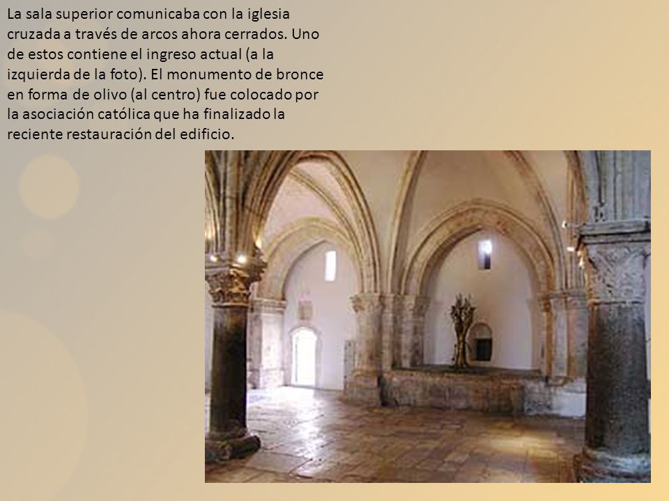 La sala superior comunicaba con la iglesia cruzada a través de arcos ahora cerrados.