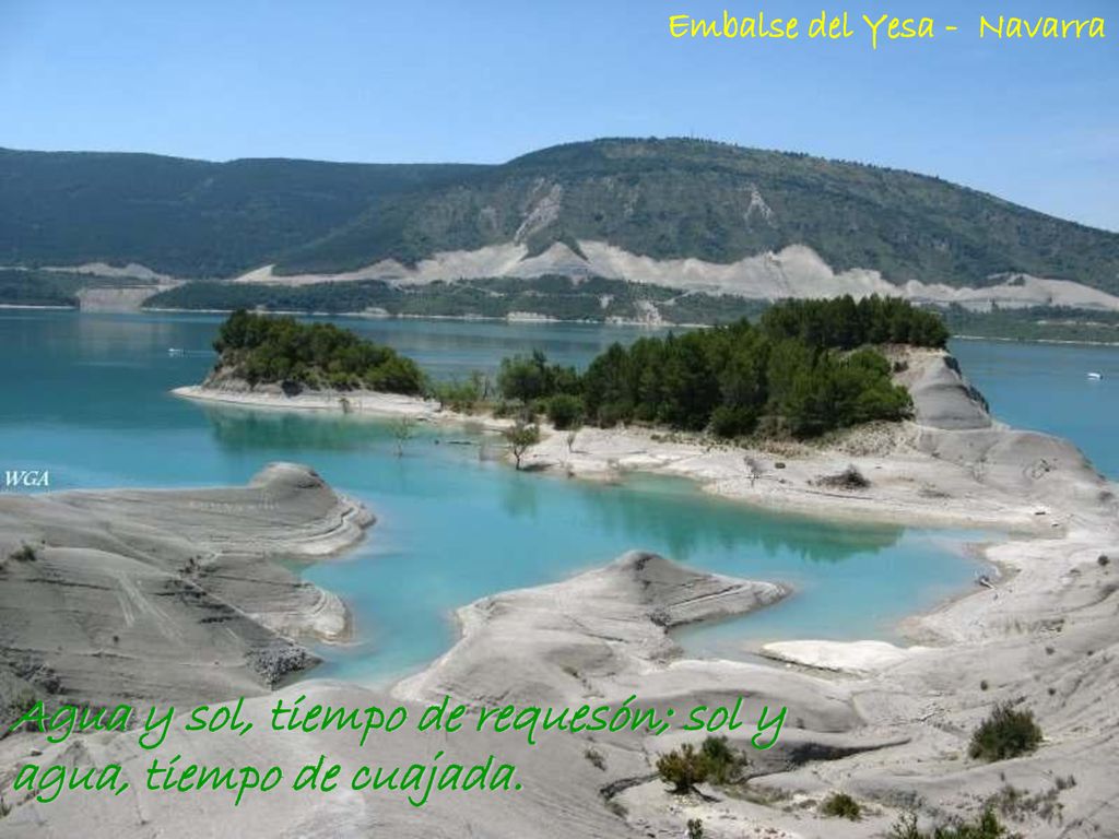 Agua y sol, tiempo de requesón; sol y agua, tiempo de cuajada.