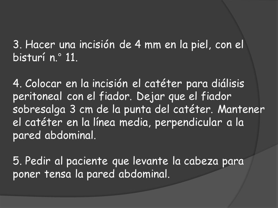 3. Hacer una incisión de 4 mm en la piel, con el bisturí n.° 11.