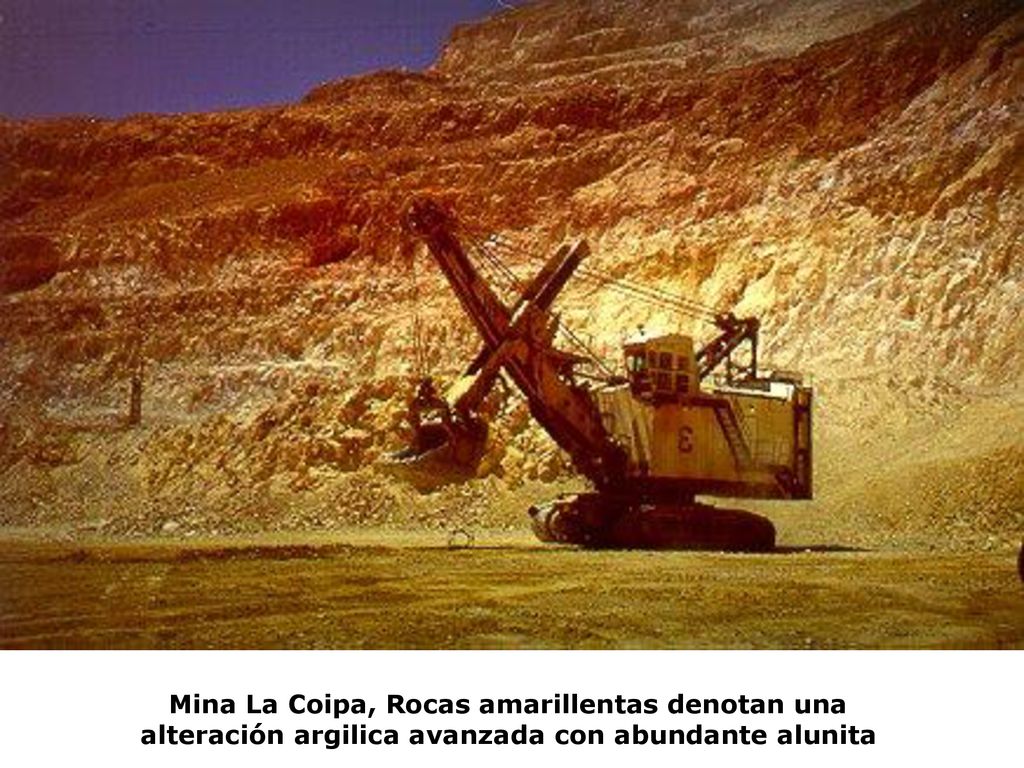 Mina La Coipa, Rocas amarillentas denotan una alteración argilica avanzada con abundante alunita