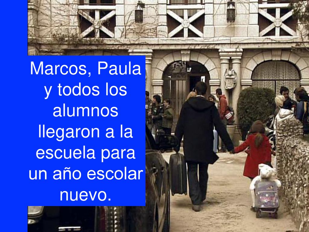 Marcos, Paula y todos los alumnos llegaron a la escuela para un año escolar nuevo.