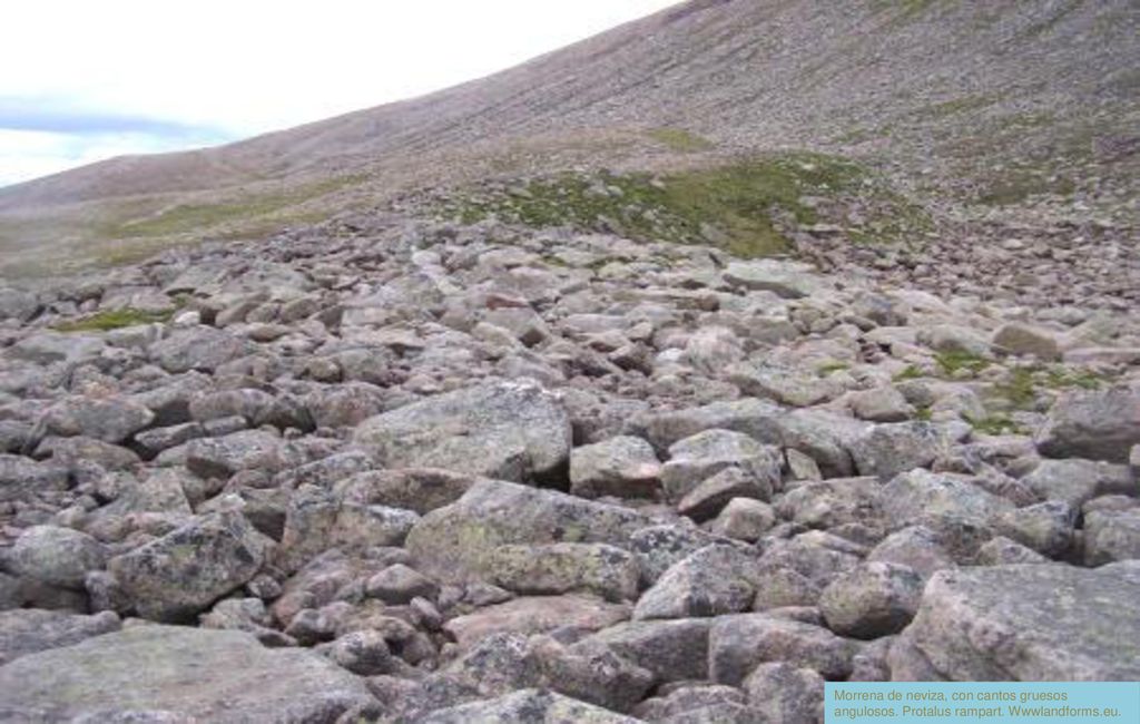 Morrena de neviza, con cantos gruesos angulosos. Protalus rampart