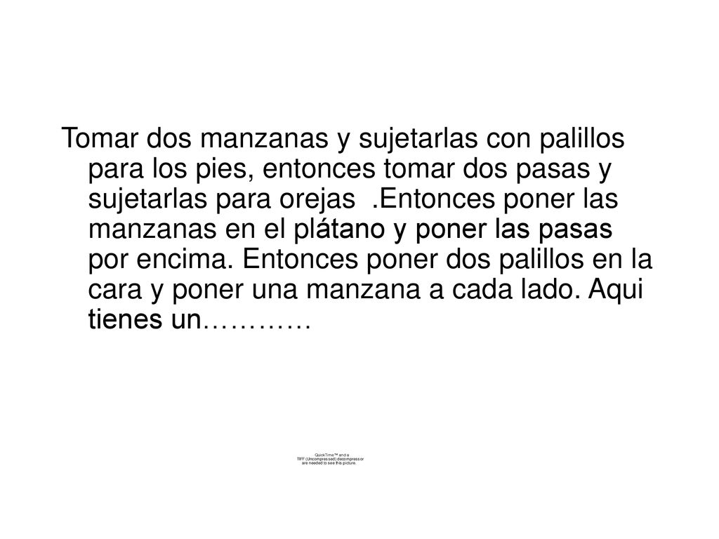 Tomar dos manzanas y sujetarlas con palillos para los pies, entonces tomar dos pasas y sujetarlas para orejas .Entonces poner las manzanas en el plátano y poner las pasas por encima.
