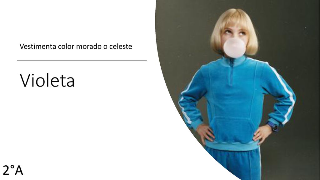 Vestimenta color morado o celeste
