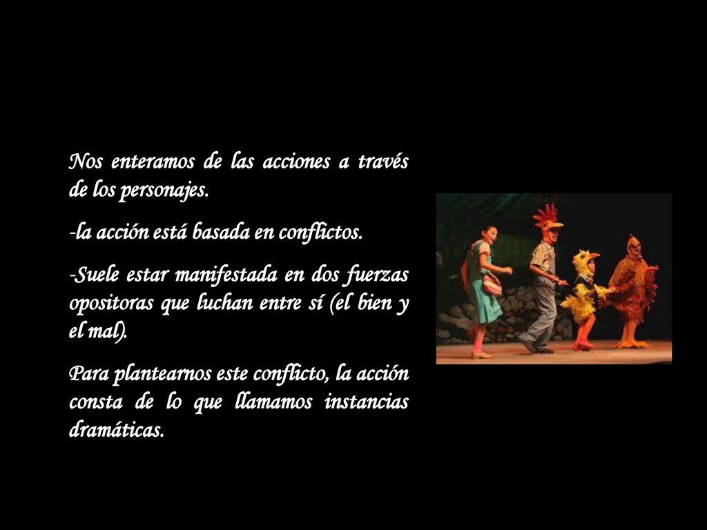 Nos enteramos de las acciones a través de los personajes.