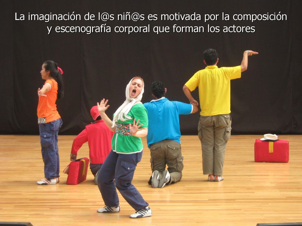 La imaginación de  es motivada por la composición y escenografía corporal que forman los actores