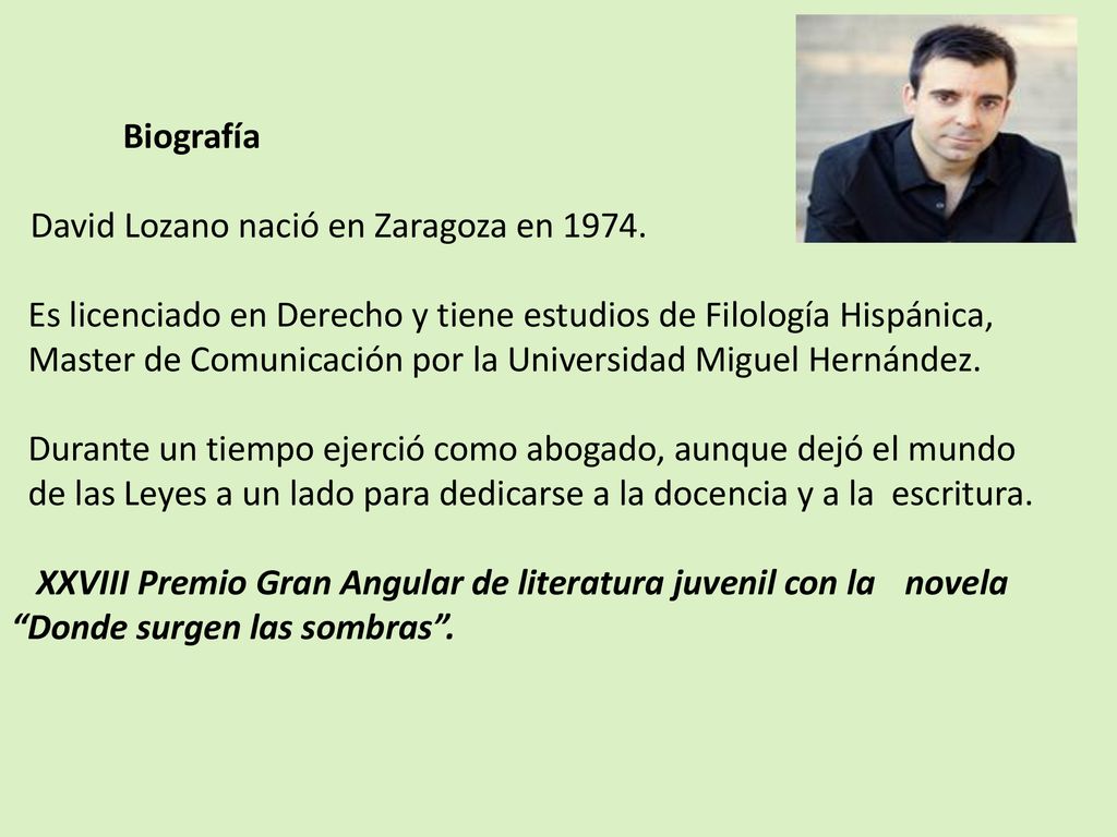 Es licenciado en Derecho y tiene estudios de Filología Hispánica,