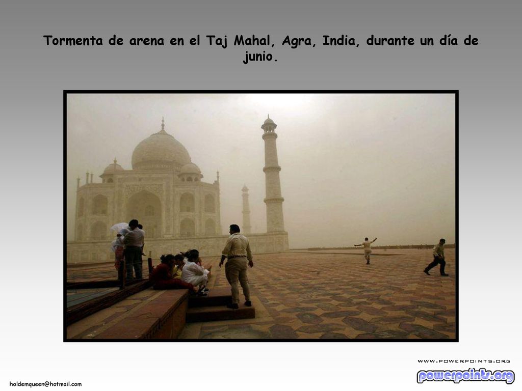Tormenta de arena en el Taj Mahal, Agra, India, durante un día de junio.