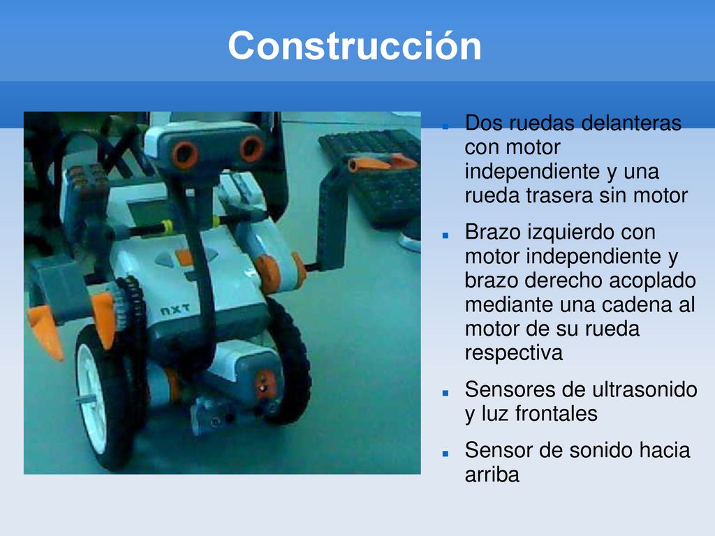 Construcción Dos ruedas delanteras con motor independiente y una rueda trasera sin motor.
