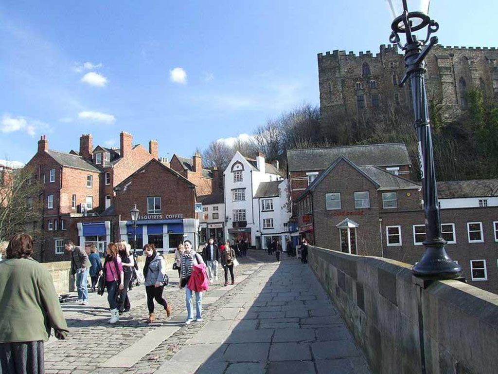 Castillo de Durhames un castillo normando, que desde 1840 ha sido ocupado por el University College.