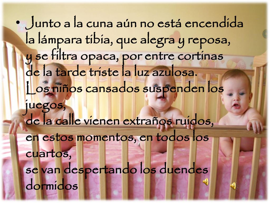 Junto a la cuna aún no está encendida la lámpara tibia, que alegra y reposa, y se filtra opaca, por entre cortinas de la tarde triste la luz azulosa.