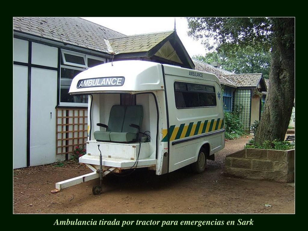 Ambulancia tirada por tractor para emergencias en Sark