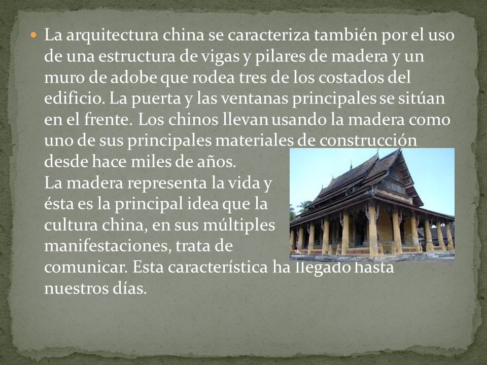 La arquitectura china se caracteriza también por el uso de una estructura de vigas y pilares de madera y un muro de adobe que rodea tres de los costados del edificio.