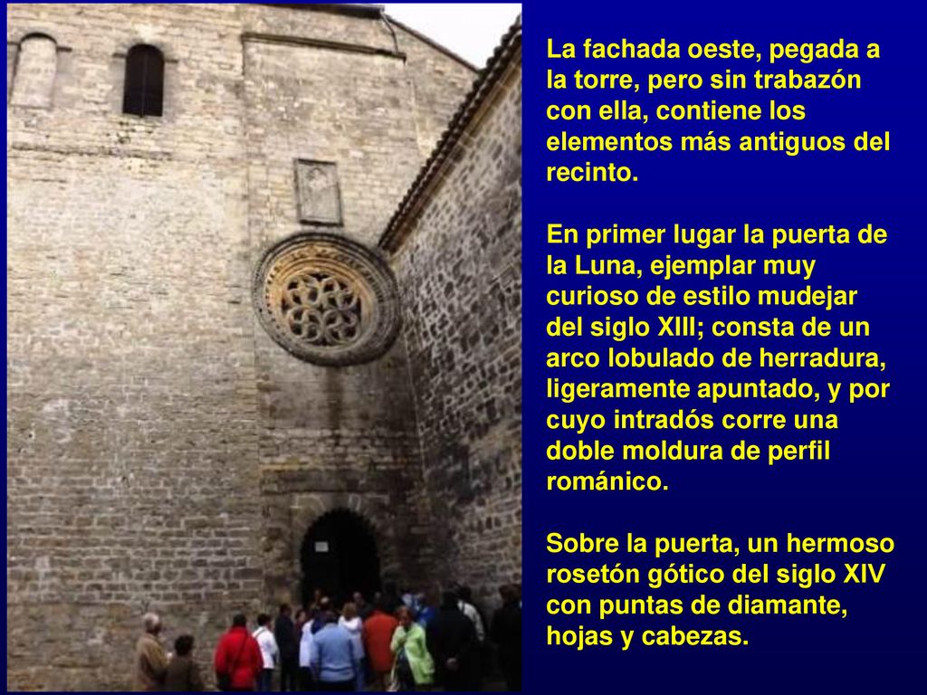 La fachada oeste, pegada a la torre, pero sin trabazón con ella, contiene los elementos más antiguos del recinto.
