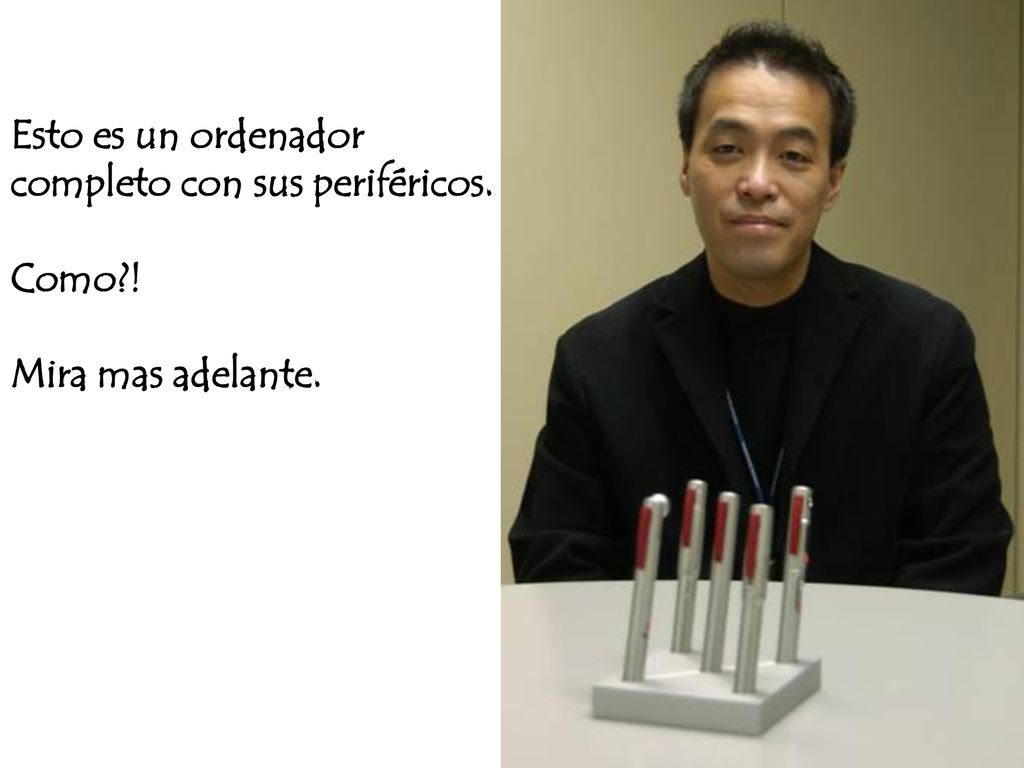 Esto es un ordenador completo con sus periféricos.