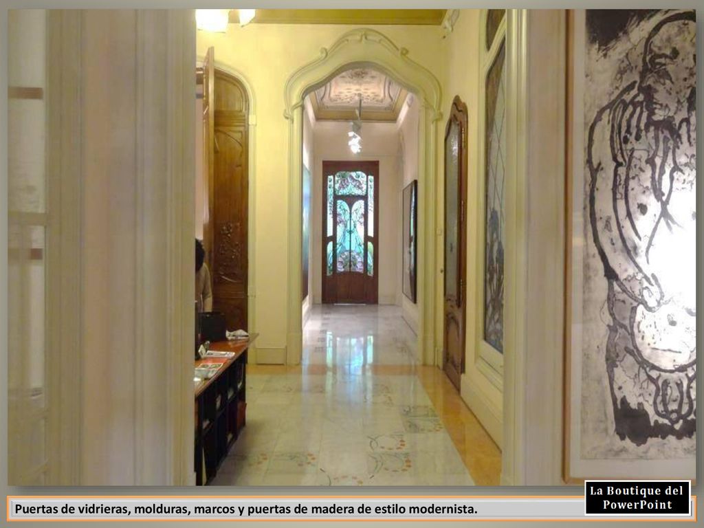 Puertas de vidrieras, molduras, marcos y puertas de madera de estilo modernista.