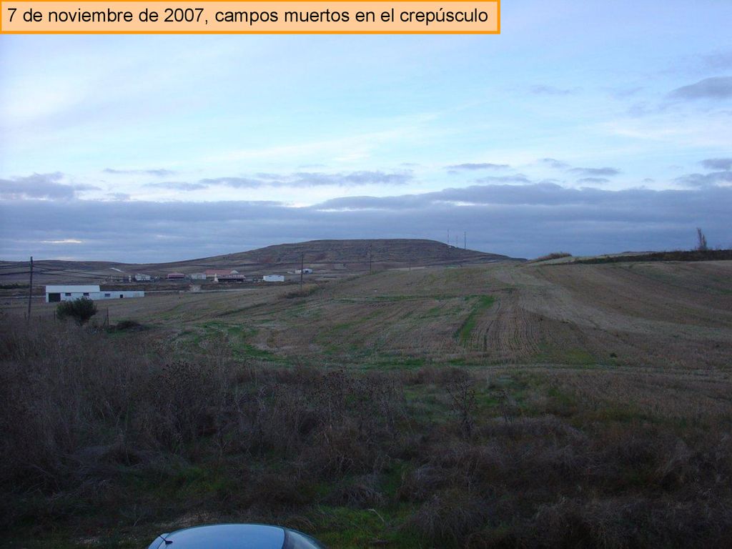 7 de noviembre de 2007, campos muertos en el crepúsculo
