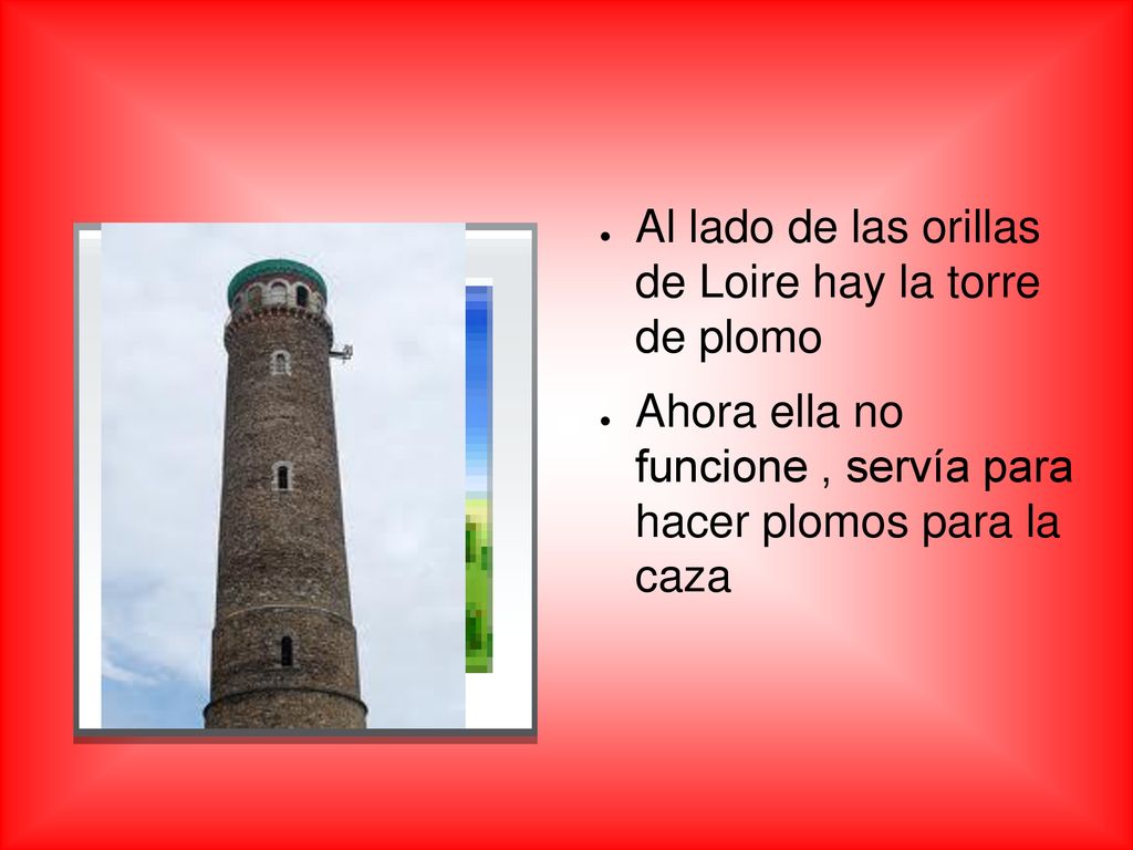 Al lado de las orillas de Loire hay la torre de plomo