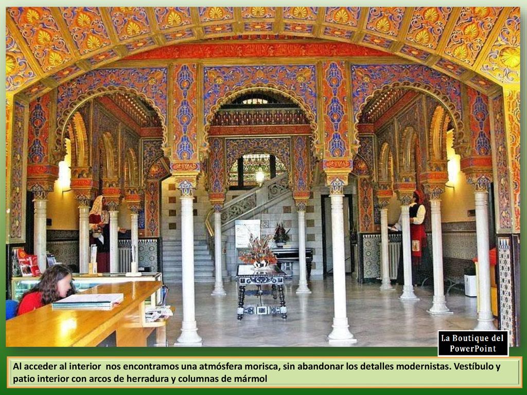 Al acceder al interior nos encontramos una atmósfera morisca, sin abandonar los detalles modernistas.