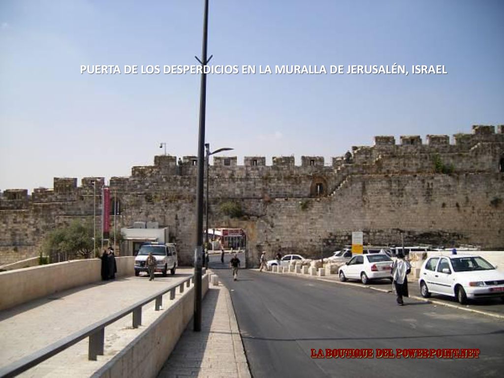 PUERTA DE LOS DESPERDICIOS EN LA MURALLA DE JERUSALÉN, ISRAEL