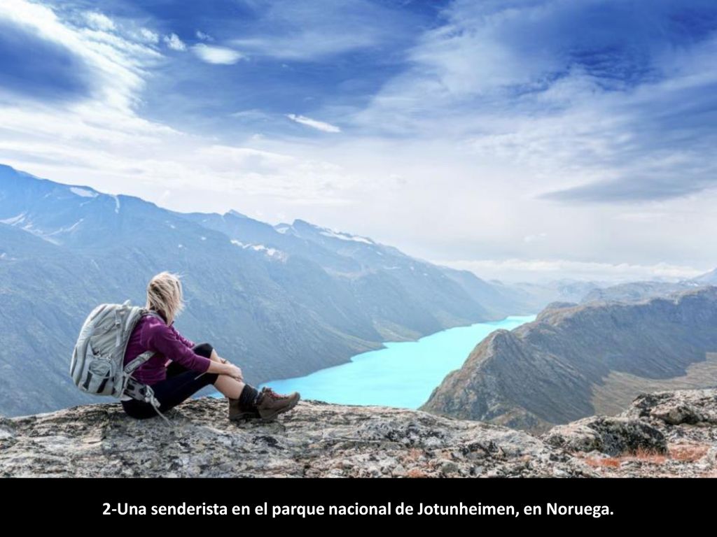 2-Una senderista en el parque nacional de Jotunheimen, en Noruega.