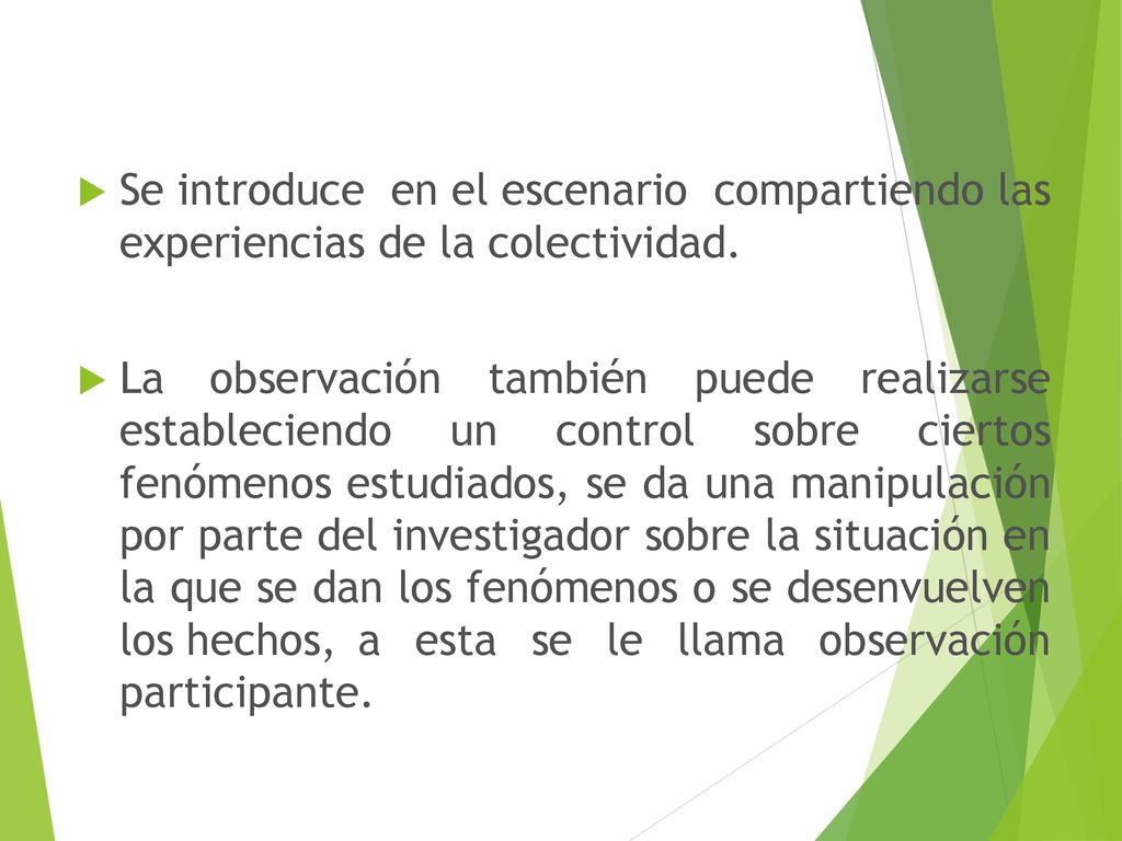 Se introduce en el escenario compartiendo las experiencias de la colectividad.