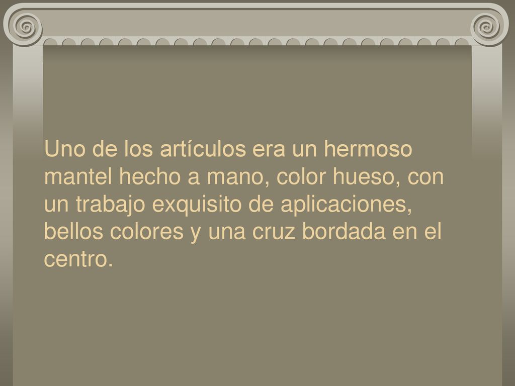 Uno de los artículos era un hermoso mantel hecho a mano, color hueso, con un trabajo exquisito de aplicaciones, bellos colores y una cruz bordada en el centro.