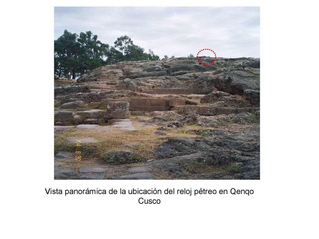 Vista panorámica de la ubicación del reloj pétreo en Qenqo Cusco