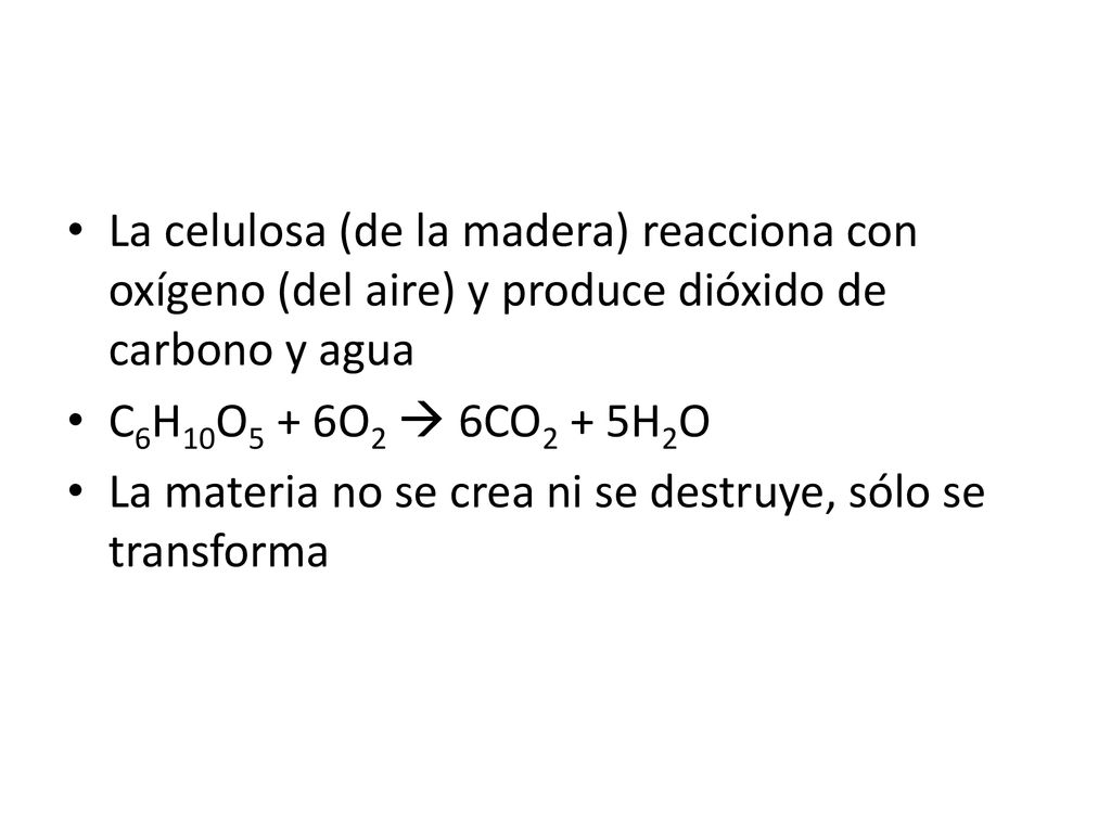 La celulosa (de la madera) reacciona con oxígeno (del aire) y produce dióxido de carbono y agua