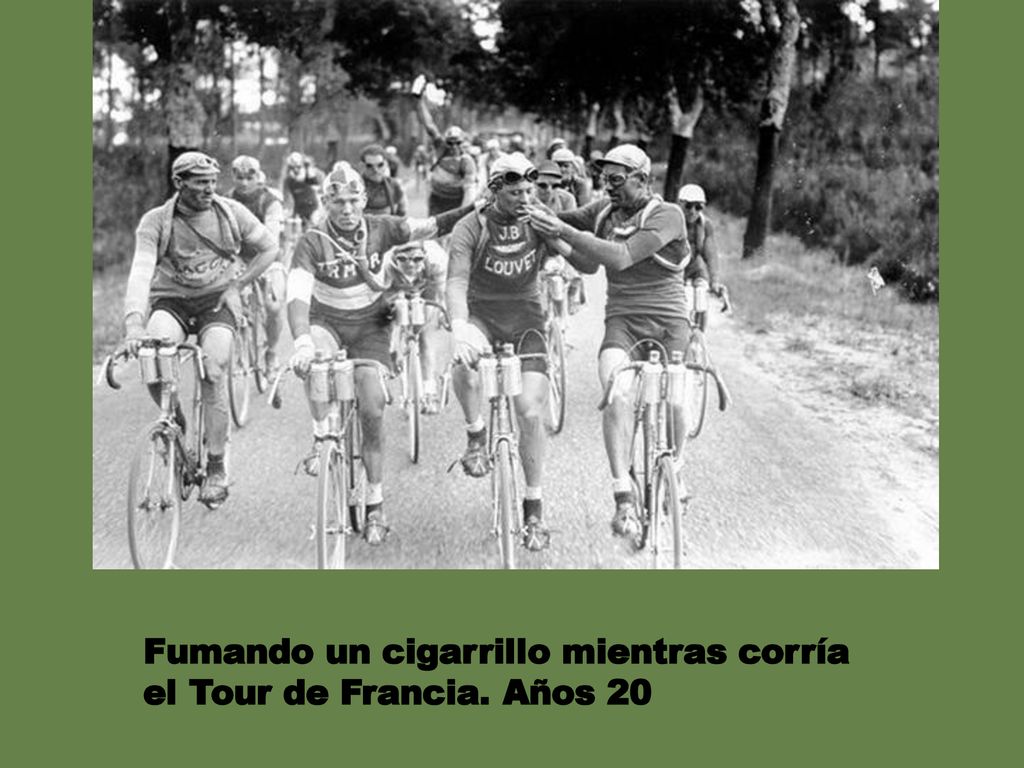 Fumando un cigarrillo mientras corría el Tour de Francia. Años 20