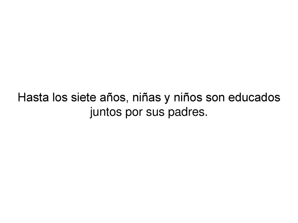 Hasta los siete años, niñas y niños son educados juntos por sus padres.