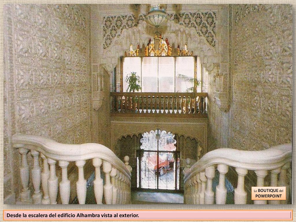 Desde la escalera del edificio Alhambra vista al exterior.